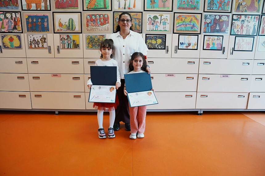 Minik Arılarımız Uluslararası Sanat Yarışmasından Ödülle Döndü 