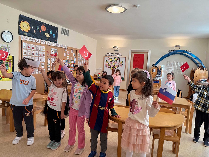 Minik Arılarımız “Say Hello to the World” Projesiyle Dünyayı Keşfediyor